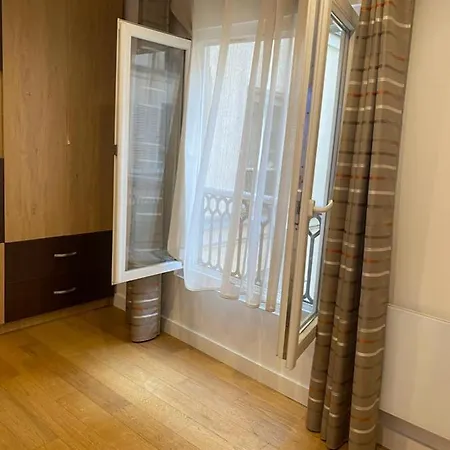 Marais Standing Apartment Paris