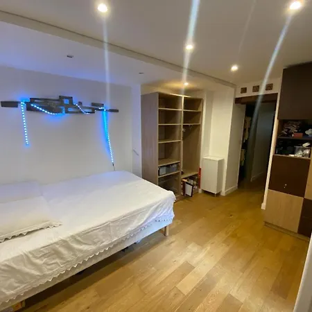 Marais Standing Apartment *